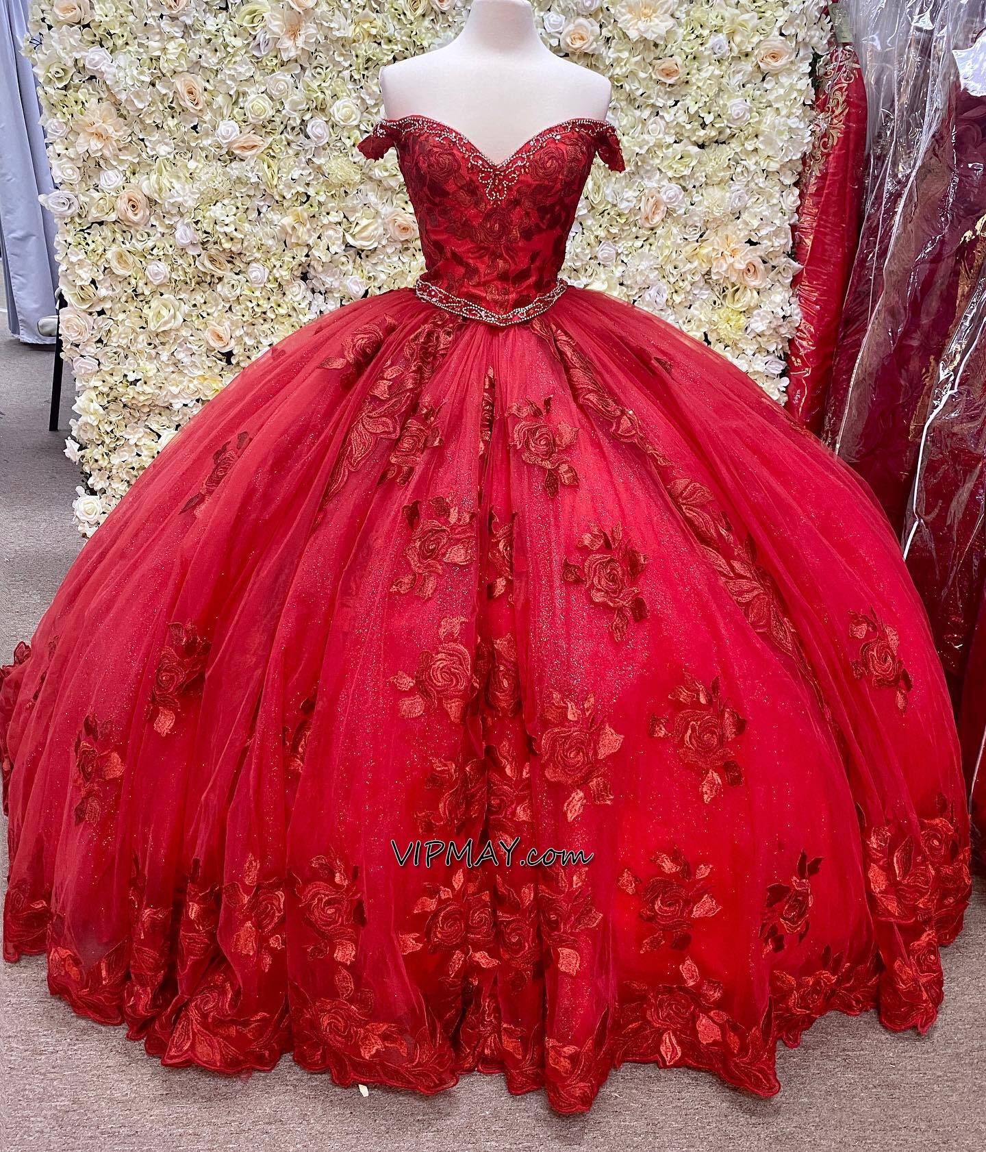 wine colored quinceanera dress,floral two piece quinceanera dress,two piece modern quinceanera dress,quinceanera dress lace puffy elegant,quinceanera dress with short train,corset quinceanera dress,lace back up quinceanera dress,