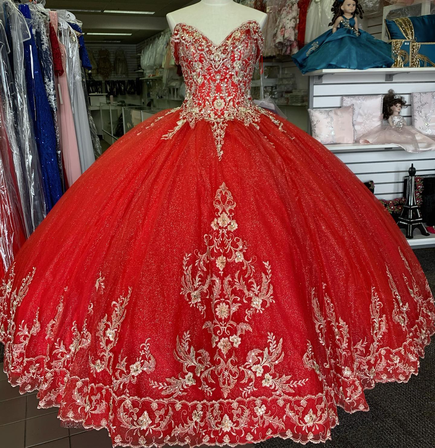 red quinceanera with gold embroidery,off the shoulder sweet 16 dress,off the shoulder quinceanera dress,most elegant quinceanera dress,quinceanera dress popular color,
