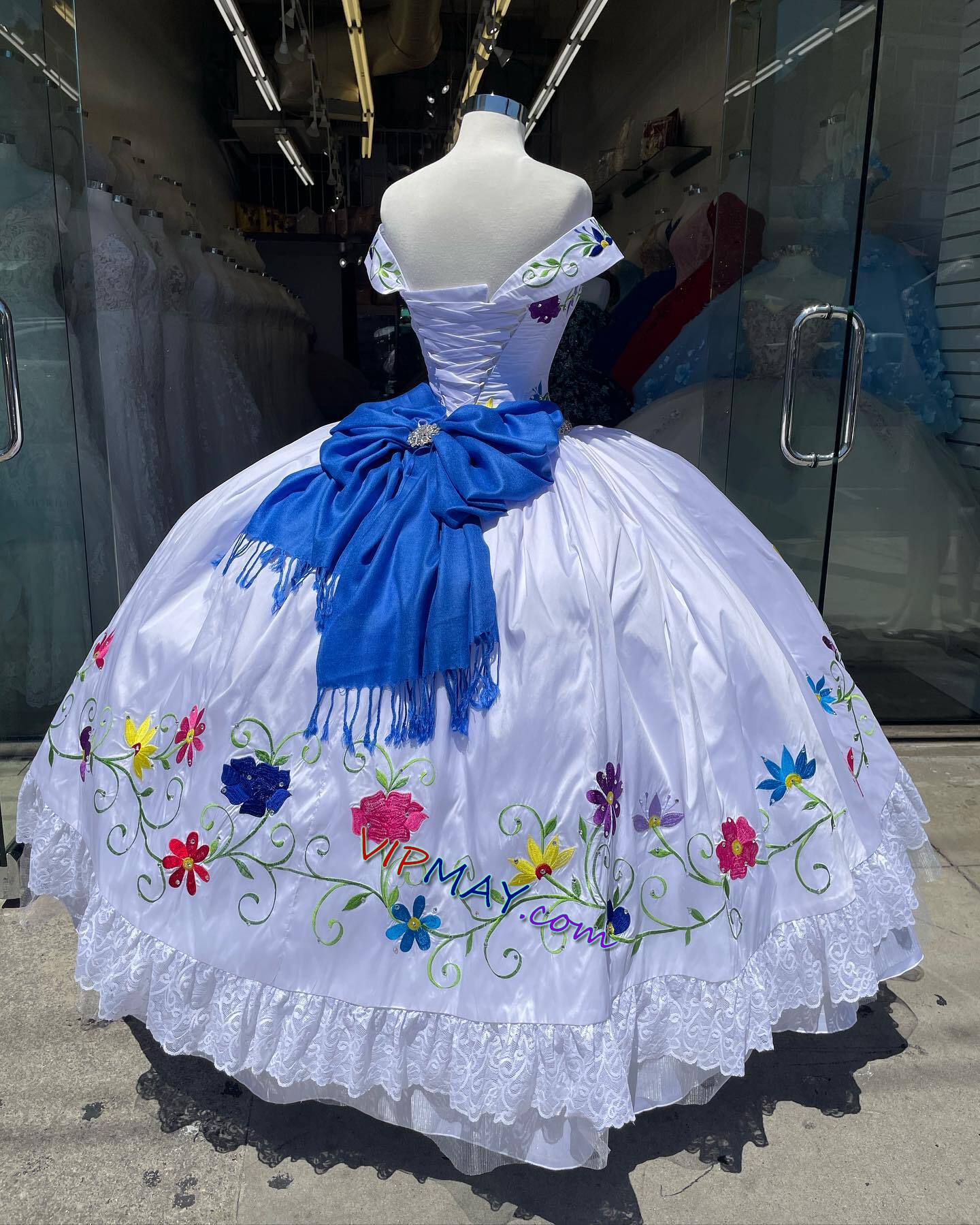 white quinceanera dress,quinceanera dress charro style,charro collection quinceanera dress,floral embroidery quinceanera dress,quinceanera dress with big bows,quinceanera dress with bowknot,