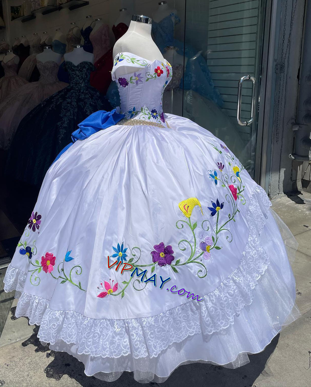 white quinceanera dress,quinceanera dress charro style,charro collection quinceanera dress,floral embroidery quinceanera dress,quinceanera dress with big bows,quinceanera dress with bowknot,