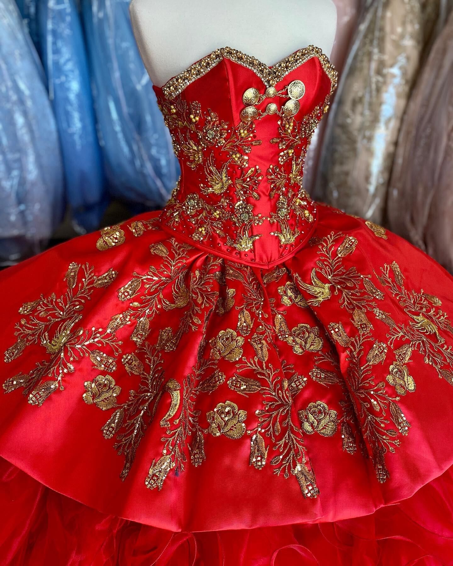 Elegant Red and Gold Western Style Quinceanera Dress with Ruffled Short  Train