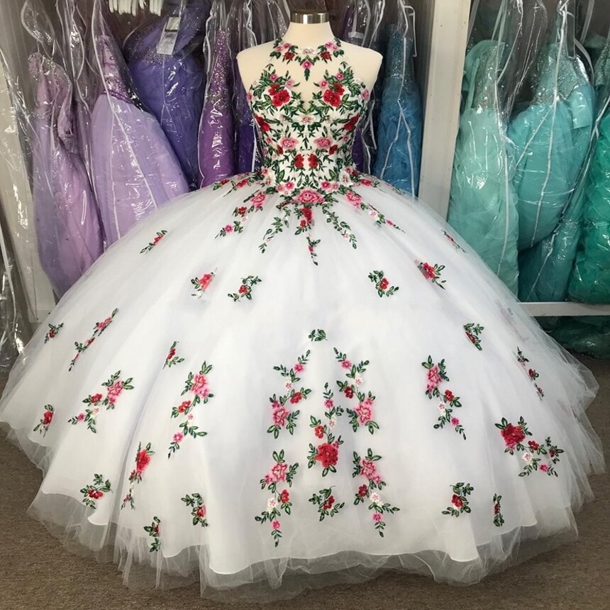 floral embroidery quinceanera dress,quinceanera dress with halter neckline,halter top quinceanera dress,quinceanera dress with embroidery,2021 quinceanera dress,beautiful quinceanera dress on mannequin,western dress for quinceaneras,