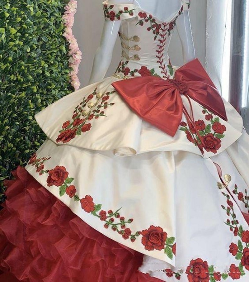 western quinceanera color dress,western themed quinceanera dress,floral embroidery quinceanera dress,quinceanera dress estilo charro,charro quinceanera dress,off shoulder quinceanera dress,quinceanera dress with bow,tiered skirt quinceanera dress,