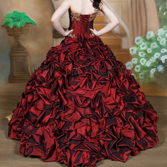 burgundy quinceanera dress,burgundy and gold quinceanera dress,taffeta and organza quinceanera dress,pick ups skirt quinceanera dress,corset quinceanera dress,designer quinceanera dress,modest and elegant quinceanera dress,