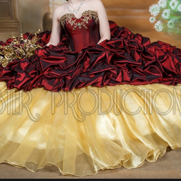 burgundy quinceanera dress,burgundy and gold quinceanera dress,taffeta and organza quinceanera dress,pick ups skirt quinceanera dress,corset quinceanera dress,designer quinceanera dress,modest and elegant quinceanera dress,