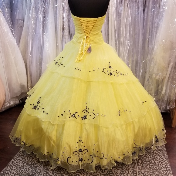 bright yellow quinceanera dress,ruffled layers quinceanera dress,sweet 16 dress with embroidery,ruffled organza quinceanera dress,sweet 16 dress under 200,yellow quinceanera dress,