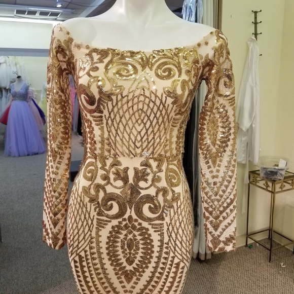 all gold sequin prom dress,fully sequined prom dress,long sequin mermaid prom dress,sparkly sequin prom dress,gold prom dress,gold sparkly mermaid prom dress,long sleeve long sequin prom dress,mermaid prom dress with long sleeves,prom dress with long sleeves,scoop neckline prom dress,cheap prom dress under 150,