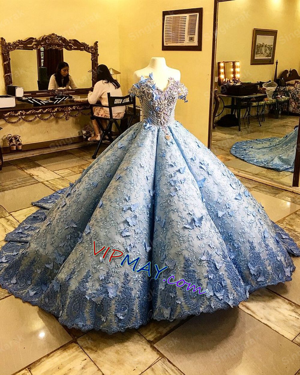 the most expensive quinceanera dress,most expensive quinceanera dress,butterfly quinceanera dress,quinceanera dress with butterflies,quinceanera dress lace puffy elegant,big skirt quinceanera dress,do quinceanera dress have trains,