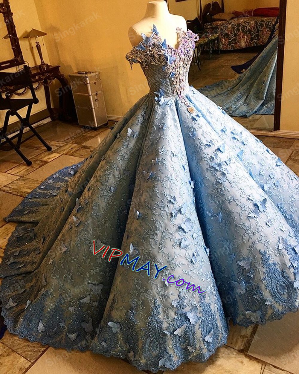 the most expensive quinceanera dress,most expensive quinceanera dress,butterfly quinceanera dress,quinceanera dress with butterflies,quinceanera dress lace puffy elegant,big skirt quinceanera dress,do quinceanera dress have trains,