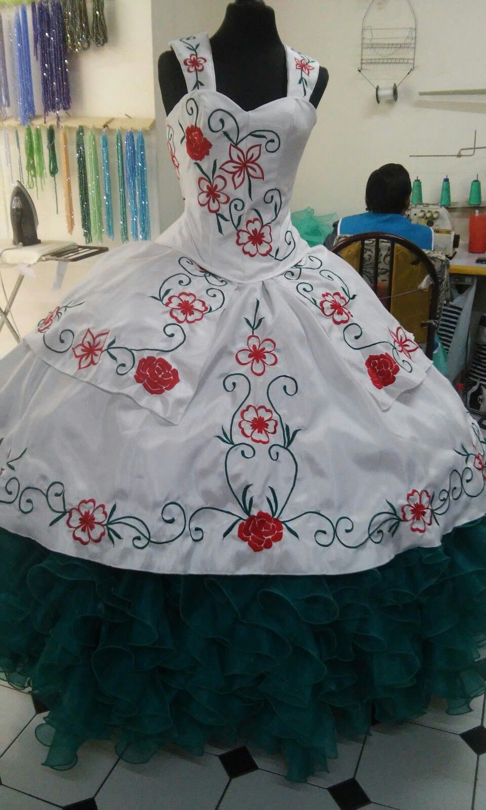 custom design quinceanera dress,custom make your quinceanera dress,white quinceanera dress,removable sleeves quinceanera dress,embroidery quinceanera dress,quinceanera dress wholesale suppliers,inexpensive quinceanera dress,floral embroidery quinceanera dress,chinese quinceanera dress factory,