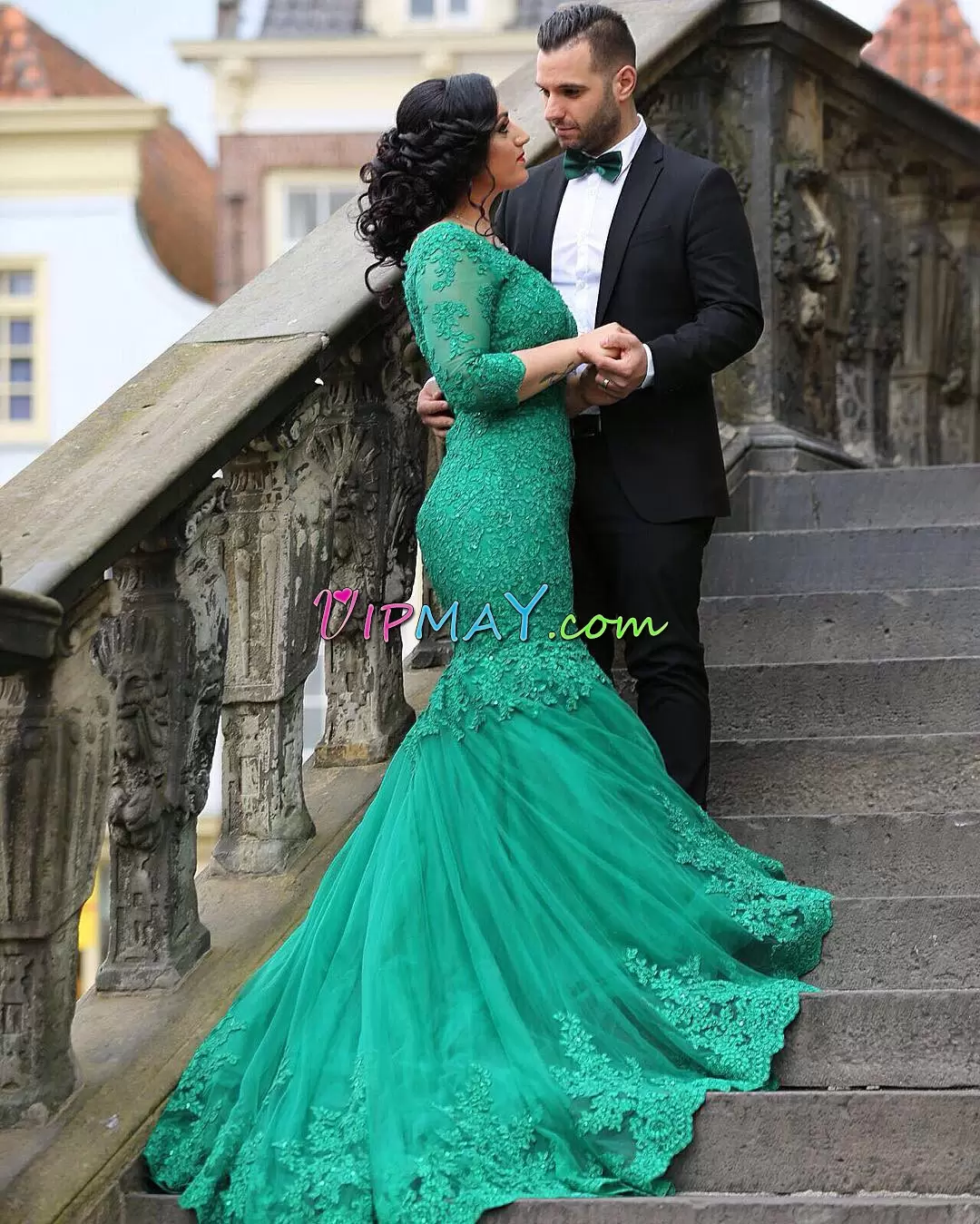 Emerald Green Mermaid V-neck 3 4 Length Sleeve Lace Prom Dress with Train