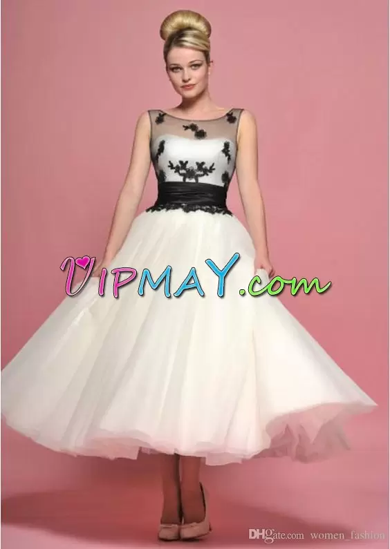 Scoop Sleeveless Tulle Prom Gown Appliques Homecoming Dress