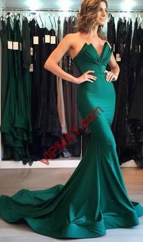 Deluxe Green V-neck Neckline Ruching Homecoming Dress Sleeveless Lace Up
