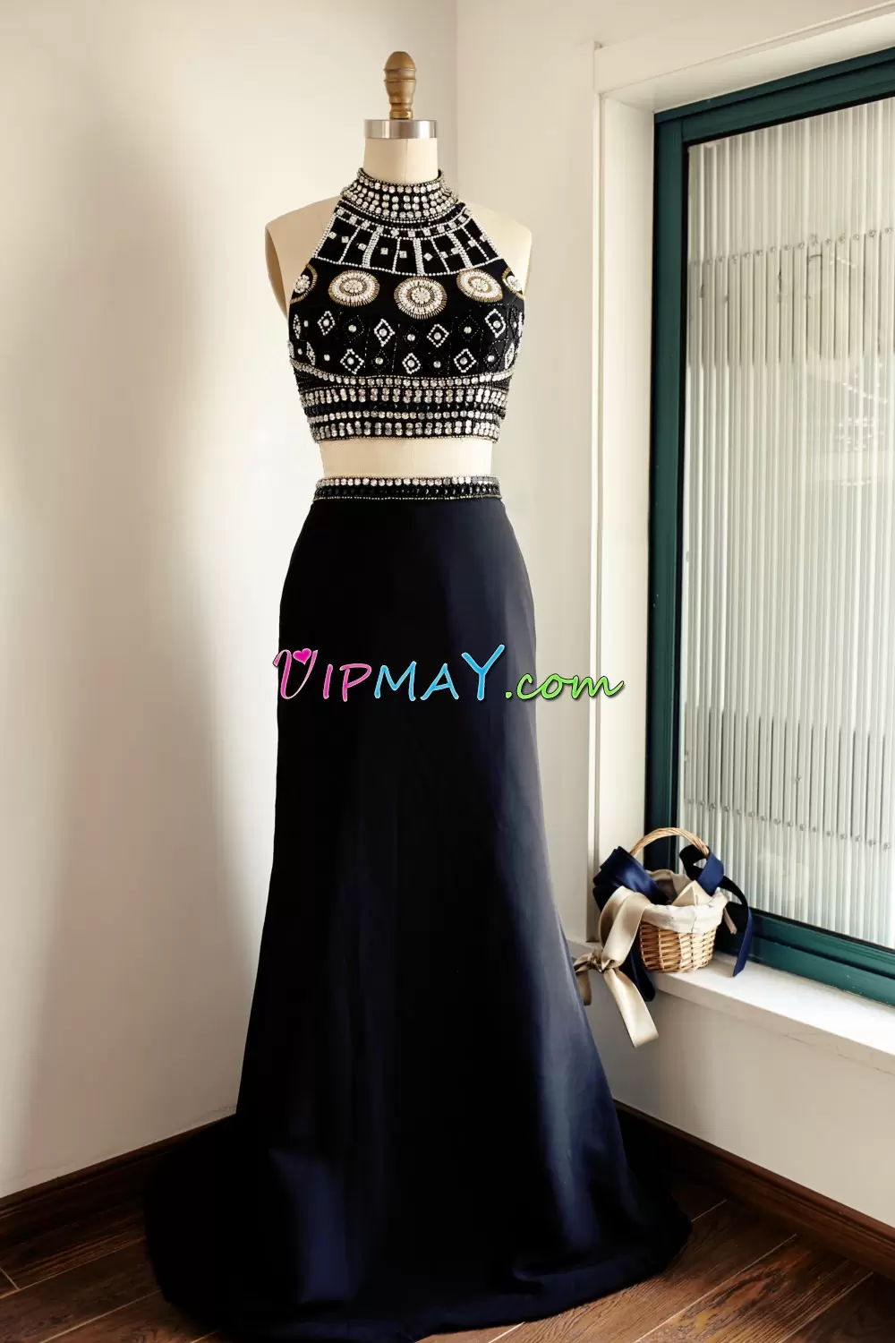 Elegant Black Zipper High-neck Beading Homecoming Gowns Sleeveless Sweep Train