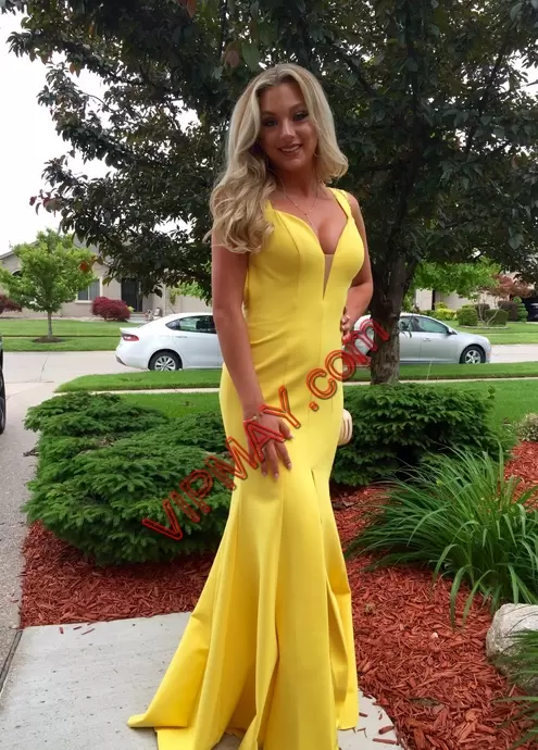 simple fitted homecoming dress,simple long homecoming dress,cheap yellow homecoming dress,yellow homecoming dress,long formal dress open back,tight open back homecoming dress,open back graduation dress,trumpet mermaid mother of the bride dress,mermaid dress for homecoming,long mermaid homecoming dress,homecoming dress with short train,tight homecoming dress under 100,dress for homecoming under 100,