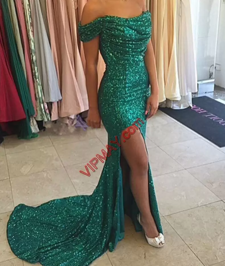 emerald green sparkly prom dress,all sparkly prom dress,emerald green sequin prom dress,long sequined prom dress,tight sequin prom dress,off the shoulder tight prom dress,mermaid long train prom dress,high slit mermaid prom dress,long party dress with slits,