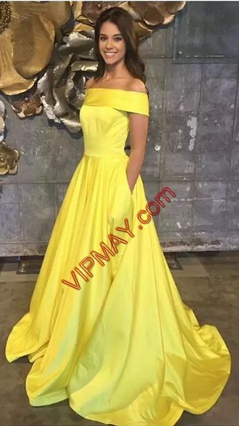 Top Selling Off The Shoulder Sleeveless Sweep Train Lace Up Homecoming Dress Yellow Satin Ruching