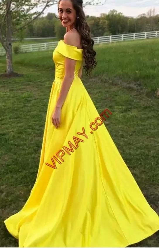 Top Selling Off The Shoulder Sleeveless Sweep Train Lace Up Homecoming Dress Yellow Satin Ruching