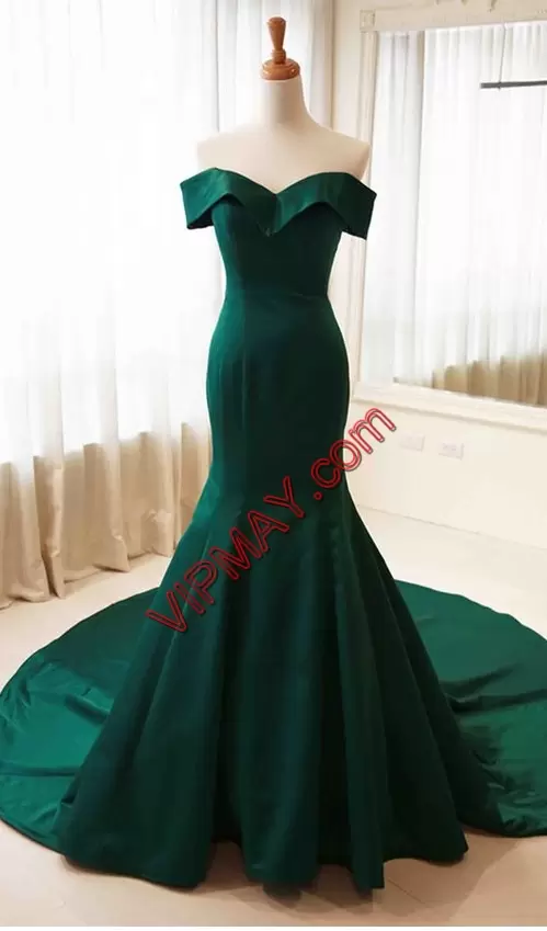 satin emerald prom dress,long emerald green prom dress,green prom dress for sale,dark green mermaid prom dress,cheap satin prom dress,satin mermaid prom dress,long satin formal dress,mermaid dress with train prom,off the shoulder mermaid prom dress,off the shoulder dress prom,