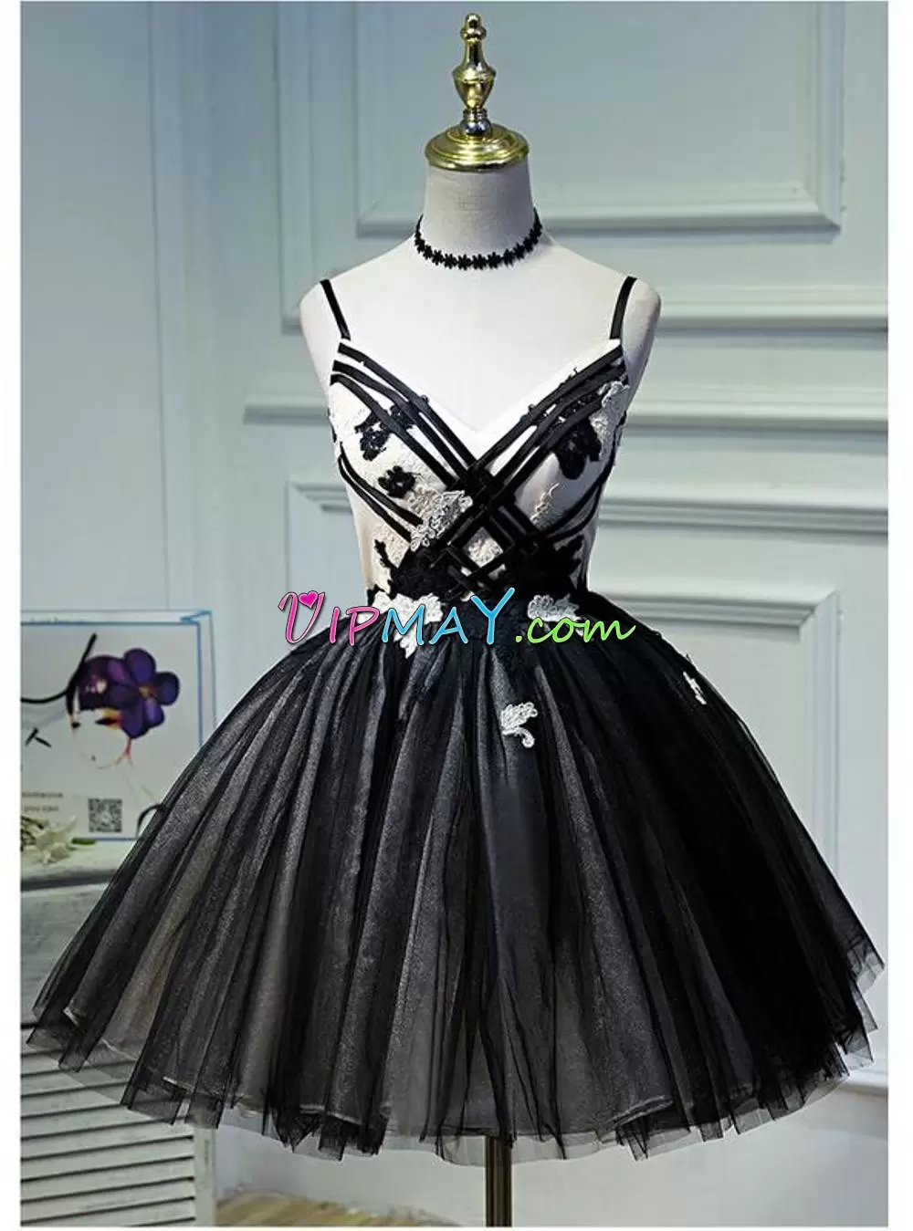 cheap black and white homecoming dress,cheap strapless homecoming dress,fancy short cocktail dress,short corset homecoming dress,v neck homecoming dress,