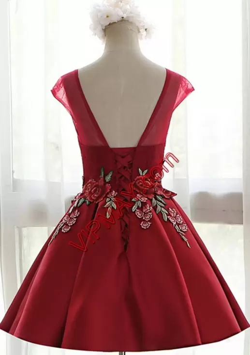 Vintage Red Lace Up V-neck Appliques Prom Dresses Satin and Tulle Cap Sleeves