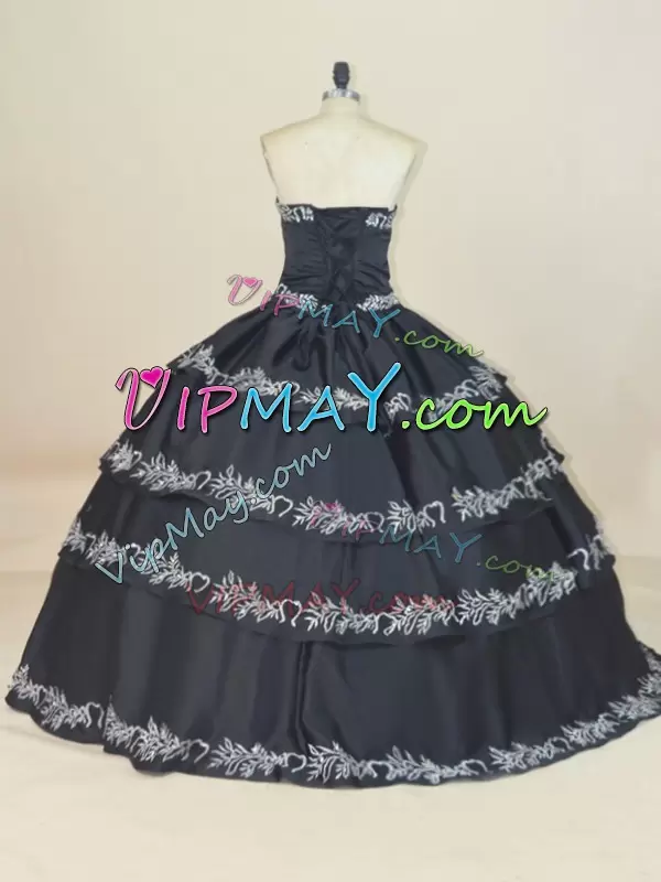 Floor Length Black Quinceanera Dress Sweetheart Sleeveless Lace Up