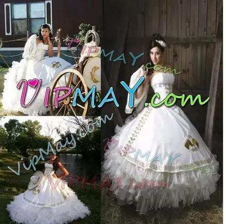 white quinceanera dress,white and gold quinceanera dress,quinceanera dress with horses,cowgirl quinceanera dress,country quinceanera dress,outdoor quinceanera dress,quinceanera dress with button,