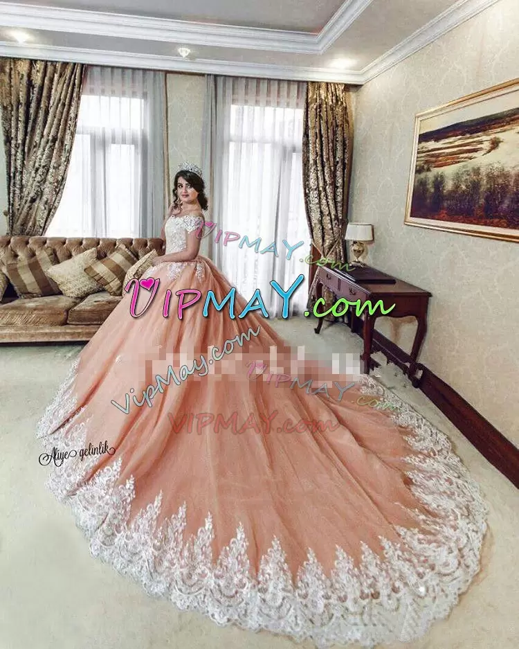 Fashion Tulle Offer the Shoulder Chapel Train Sweet 16 Dresses in Peach with Ivory Appliques