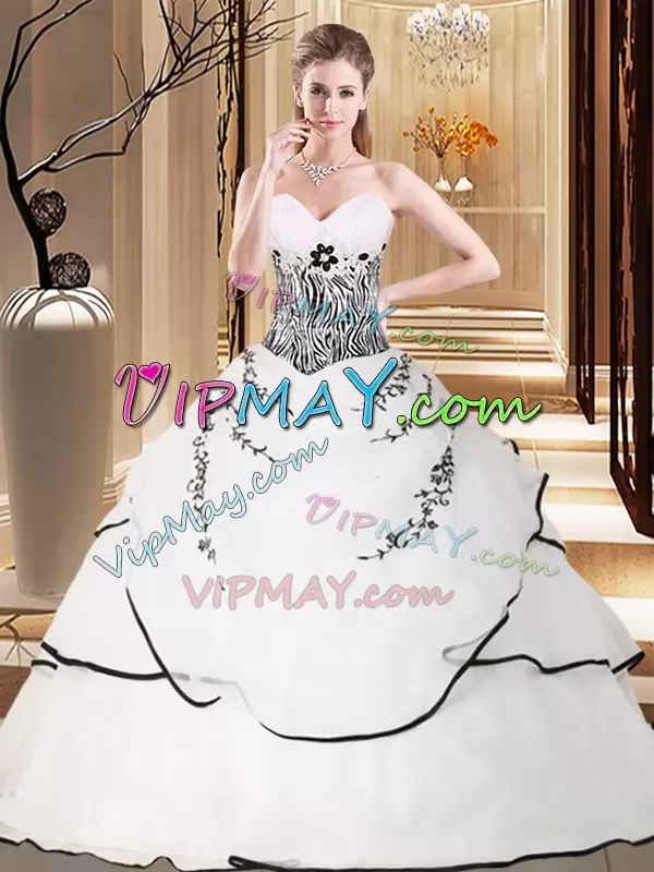 Comfortable White Quinceanera Dresses Sweetheart Sleeveless Sweep Train Lace Up