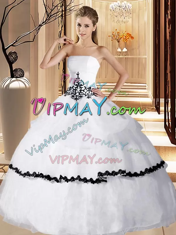 Flare Strapless Sleeveless Lace Up Quinceanera Gowns White Organza Appliques and Ruffled Layers