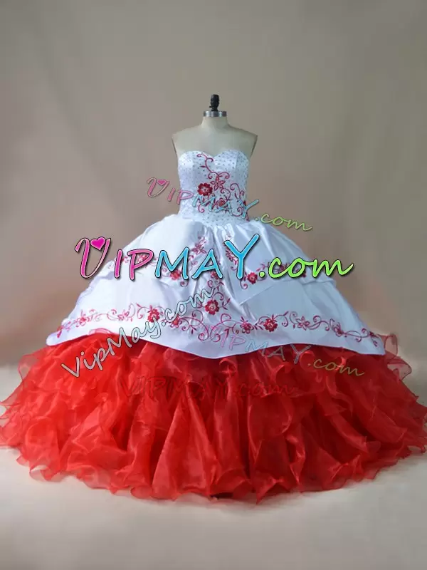 Inexpensive Sleeveless Embroidery Lace Up 15 Quinceanera Dress with White And Red Court Train