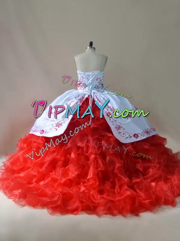 Inexpensive Sleeveless Embroidery Lace Up 15 Quinceanera Dress with White And Red Court Train