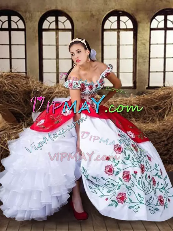 cap sleeves quinceanera dress,country cowgirl dress,cowgirl sweet 16 dress,white and red quinceanera dress,floral embroidery quinceanera dress,quinceanera dress with embroidery,off shoulder quinceanera dress,
