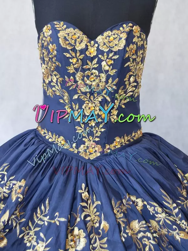 black and gold quinceanera dress,black quincenanera dress,sweetheart neckline quinceanera dress,floral embroidery quinceanera dress,ruffled layers quinceanera dress,quinceanera dress satin layers,black charro quinceanera dress,unique quinceanera dress,
