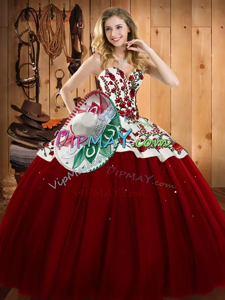 Sleeveless Floor Length Embroidery Lace Up Ball Gown Prom Dress with Wine Red