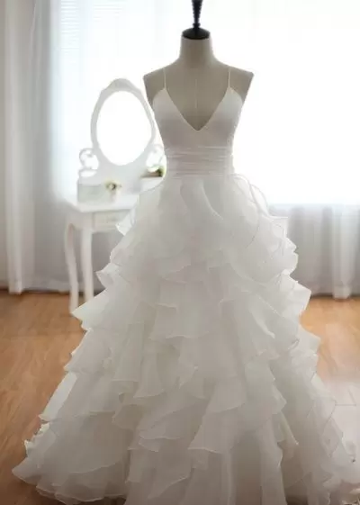 Spaghetti Straps Sleeveless Wedding Dresses Ruffles and Ruching Lace Up