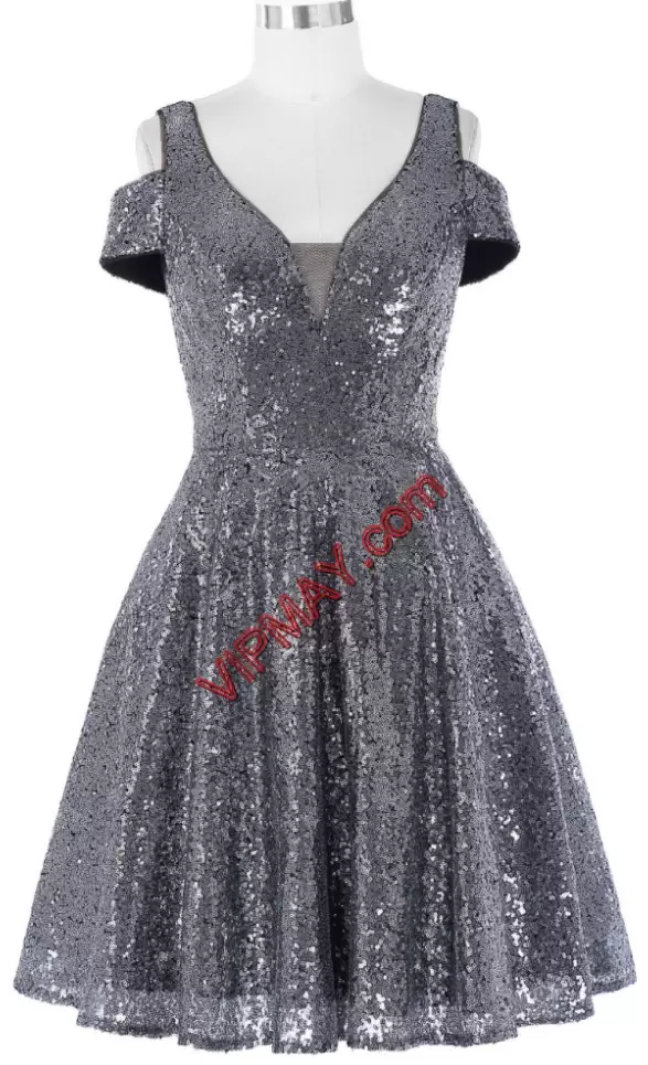 Fashion Black Short V-neck Beading Lace Knee Length Bridesmaids Dress with Sleeves