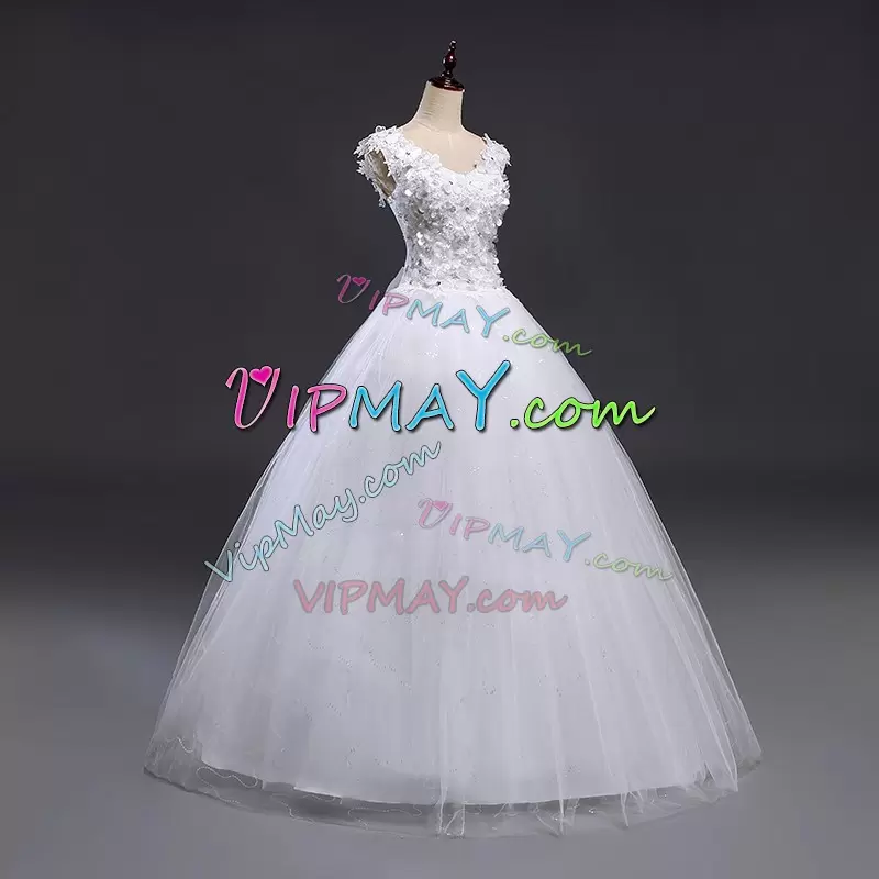 Delicate White Sleeveless Tulle Lace Up Wedding Dress for Beach and Wedding Party