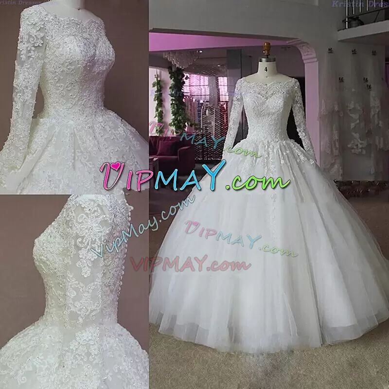 White Scalloped Neckline Lace and Appliques Wedding Gowns Long Sleeves Zipper