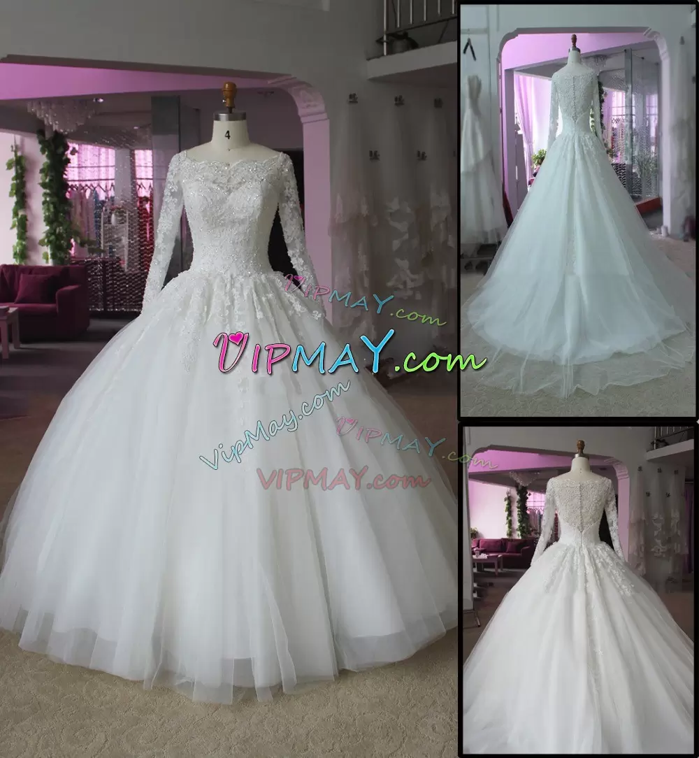 White Scalloped Neckline Lace and Appliques Wedding Gowns Long Sleeves Zipper