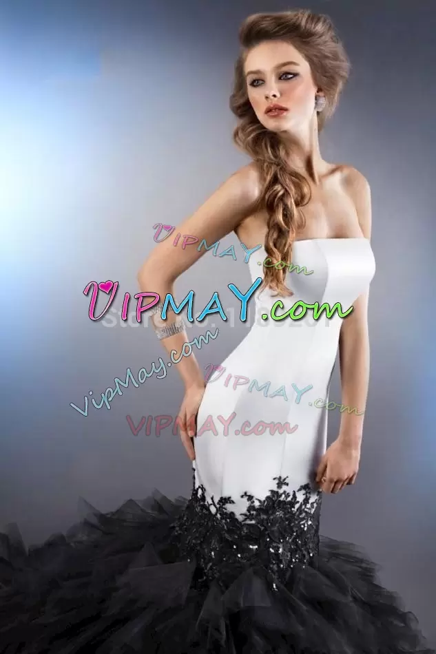 Super Sleeveless Satin and Tulle Brush Train Lace Up Wedding Dresses in White And Black with Appliques and Ruffles