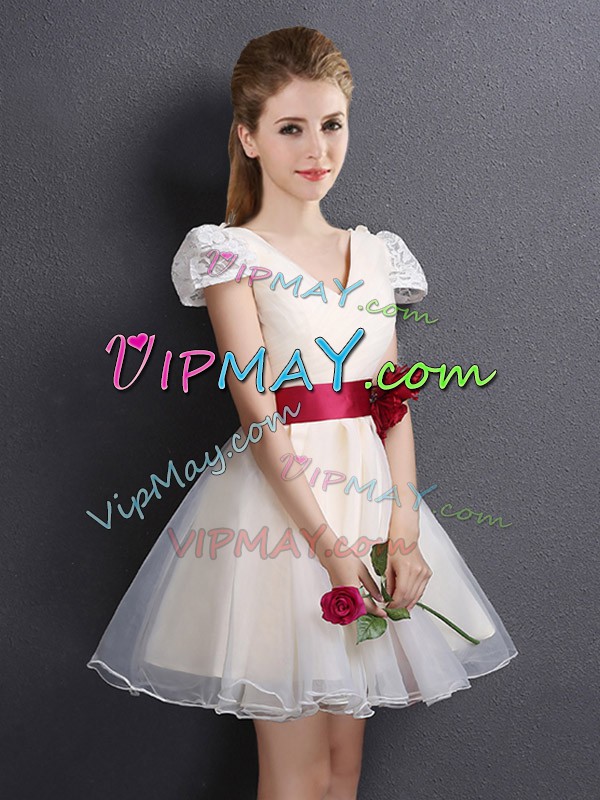 Champagne Vestidos de Damas Prom and Party and Wedding Party with Lace and Appliques and Hand Made Flower V-neck Sleeveless Lace Up