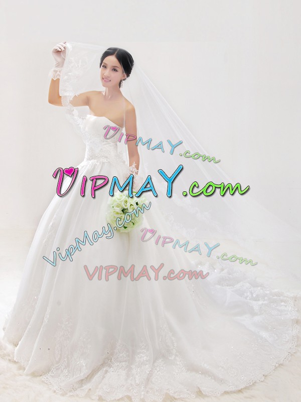 Excellent White Zipper Strapless Lace and Appliques Wedding Dress Organza Sleeveless Chapel Train