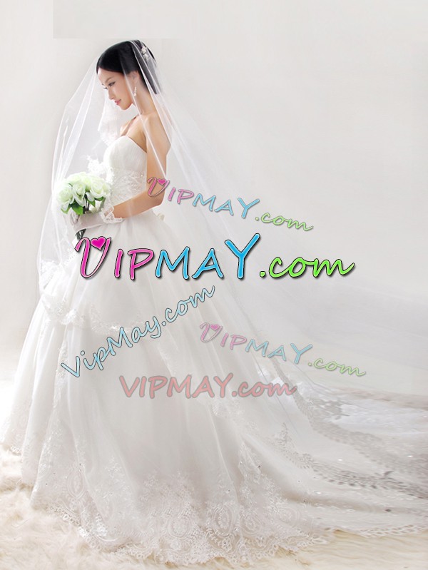 Excellent White Zipper Strapless Lace and Appliques Wedding Dress Organza Sleeveless Chapel Train