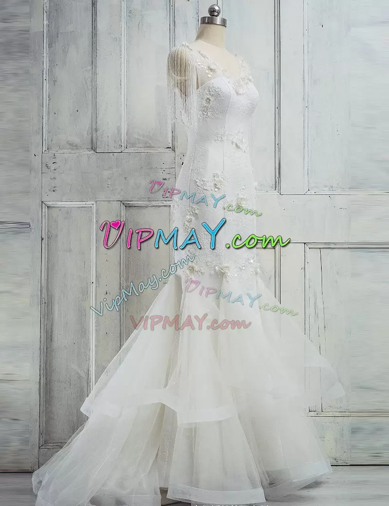 Top Selling V-neck Sleeveless Bridal Gown Appliques and Hand Made Flower Zipper