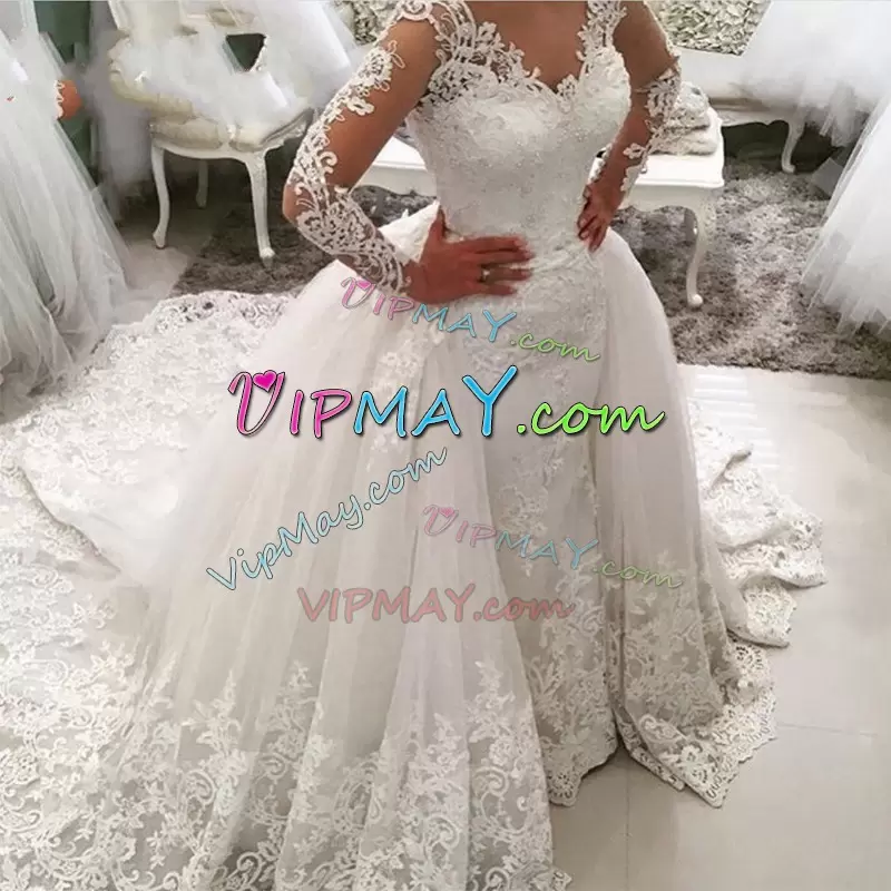Comfortable Long Sleeves Tulle Watteau Train Lace Up Wedding Dresses in White with Appliques