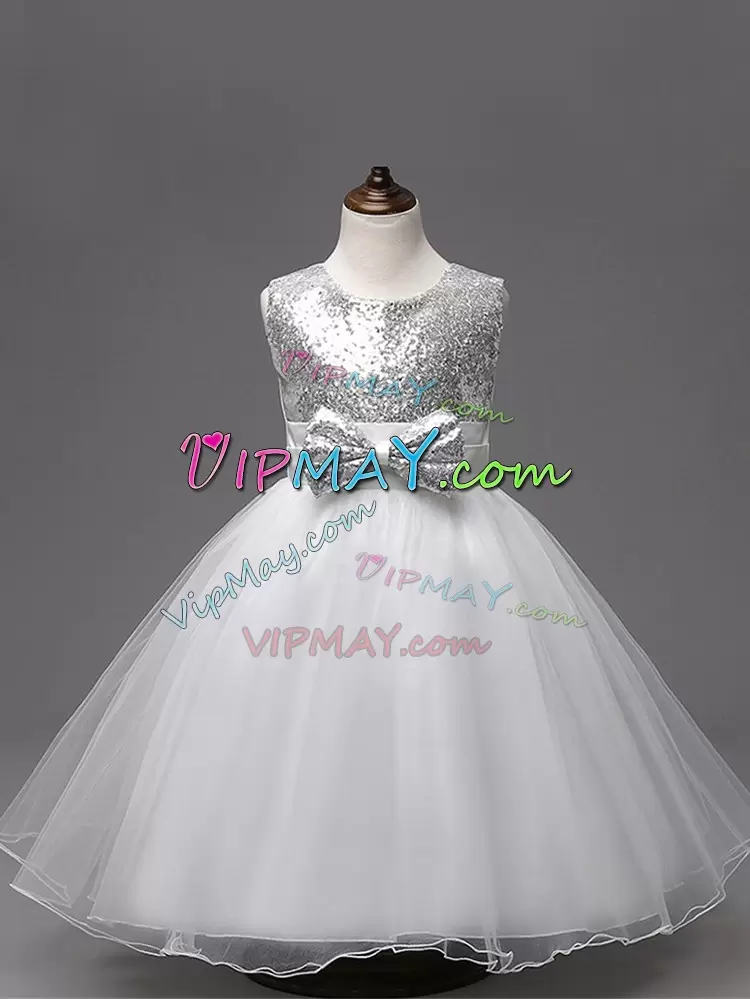 Scoop Sleeveless Zipper Toddler Flower Girl Dress White Tulle Sequins and Bowknot