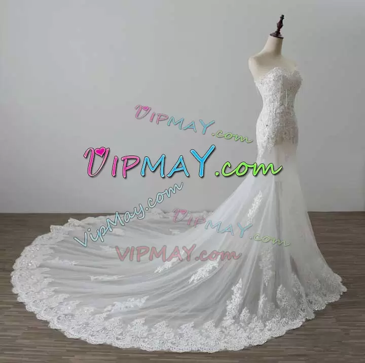 Luxury White Lace Up Sweetheart Beading and Appliques Wedding Gowns Tulle Sleeveless Chapel Train