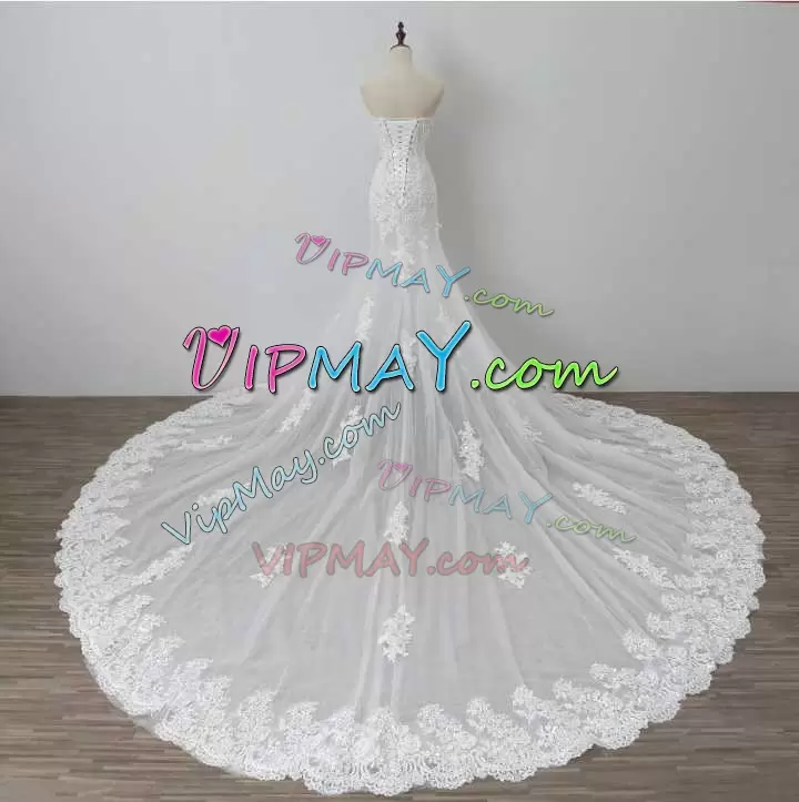 Luxury White Lace Up Sweetheart Beading and Appliques Wedding Gowns Tulle Sleeveless Chapel Train