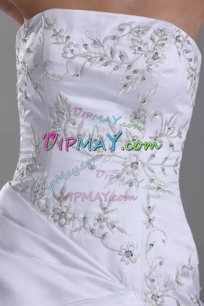 White Ball Gowns Taffeta Strapless Sleeveless Embroidery Lace Up Wedding Gowns Brush Train